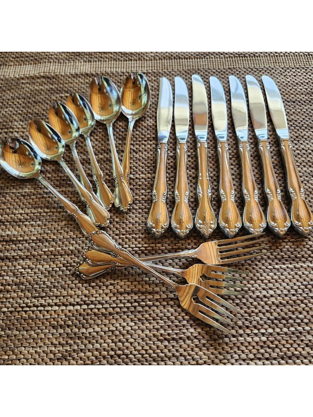 Oneida CHATEAU Stainless 16 Pc Dinner Knives Forks Spoons Lot Oneidacraft Deluxe